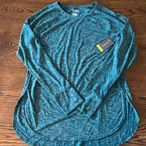 NWT! Long-sleeved teal workout shirt